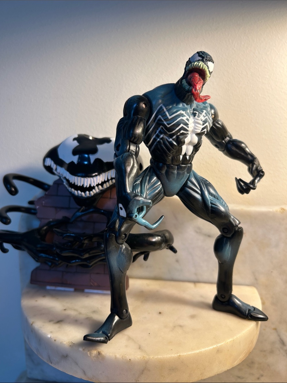 Toy Biz 2002 Venom 7” Figure With Ooze Wall. Wall is missing Base